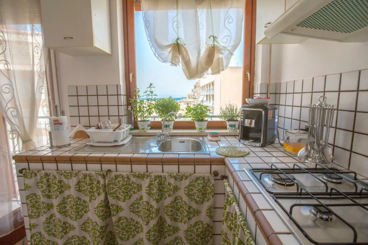 Mia Guesthouse 체팔루 0*,